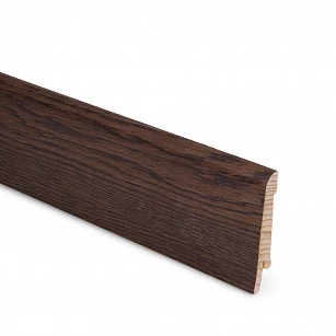 Плинтус шпонированный Lab Arte Oak Gotik 70х15х2500 в интерьере